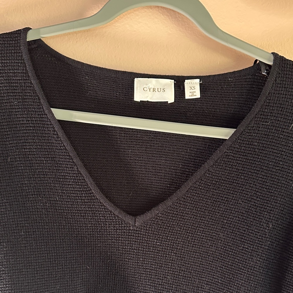 Cyrus Women's Black V-Neck Sweater - Picture 4 of 6